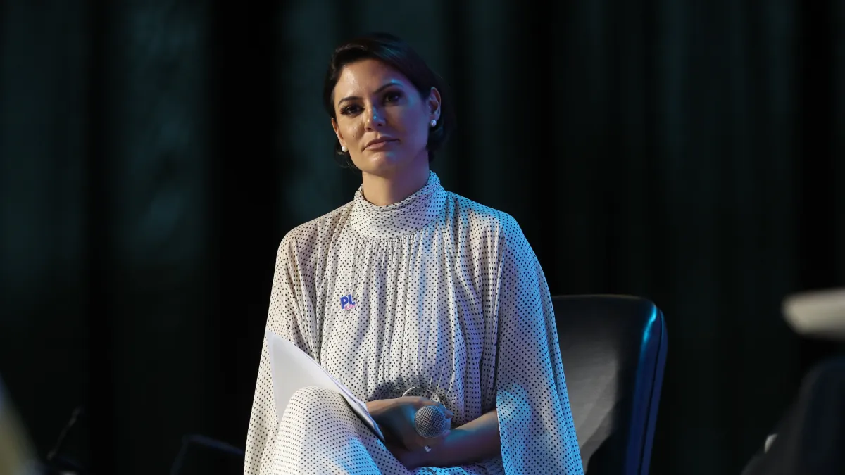 Michelle Bolsonaro sai do PL Mulher e mantém mistério sobre candidatura ao Senado