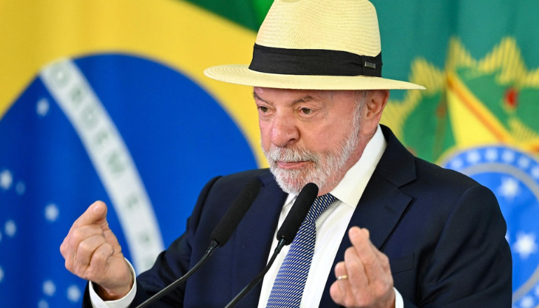 Justiça Eleitoral multa Lula em R$ 15 mil por propaganda antecipada