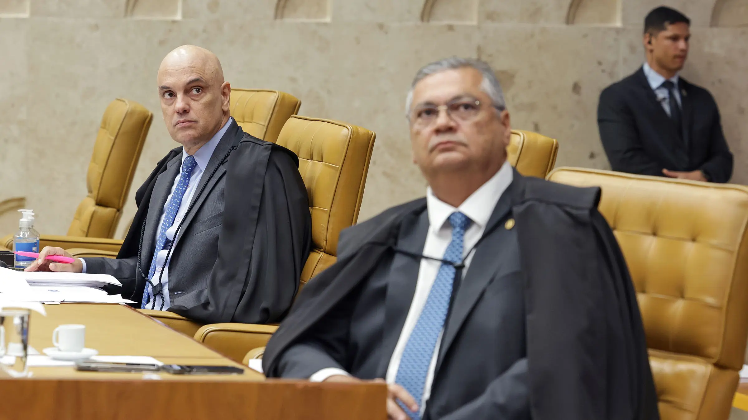 Alexandre de Moraes manda apreender celular de jornalista após matéria sobre Flávio Dino