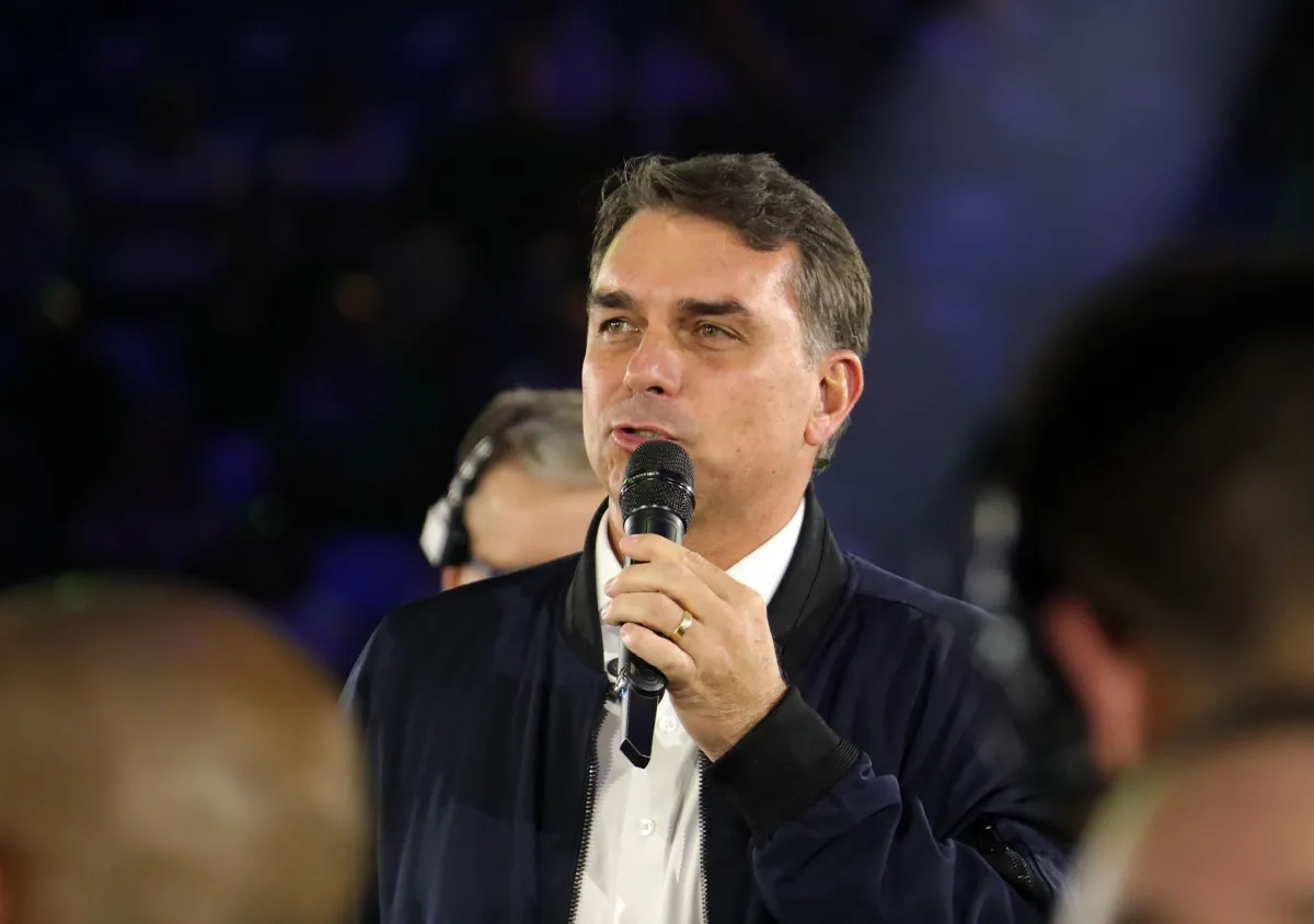 TSE manda investigar filiação de Flávio Bolsonaro ao partido Missão