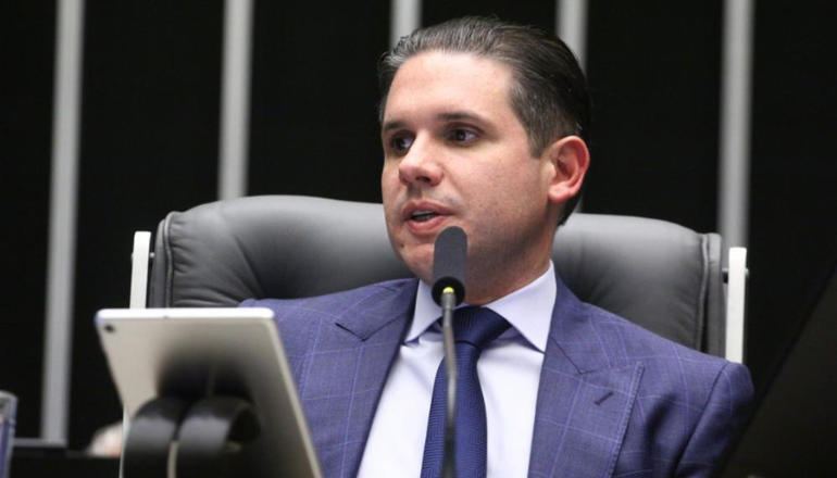 Centrão fecha apoio à reeleição de Hugo Motta e busca isolar o Partido Liberal