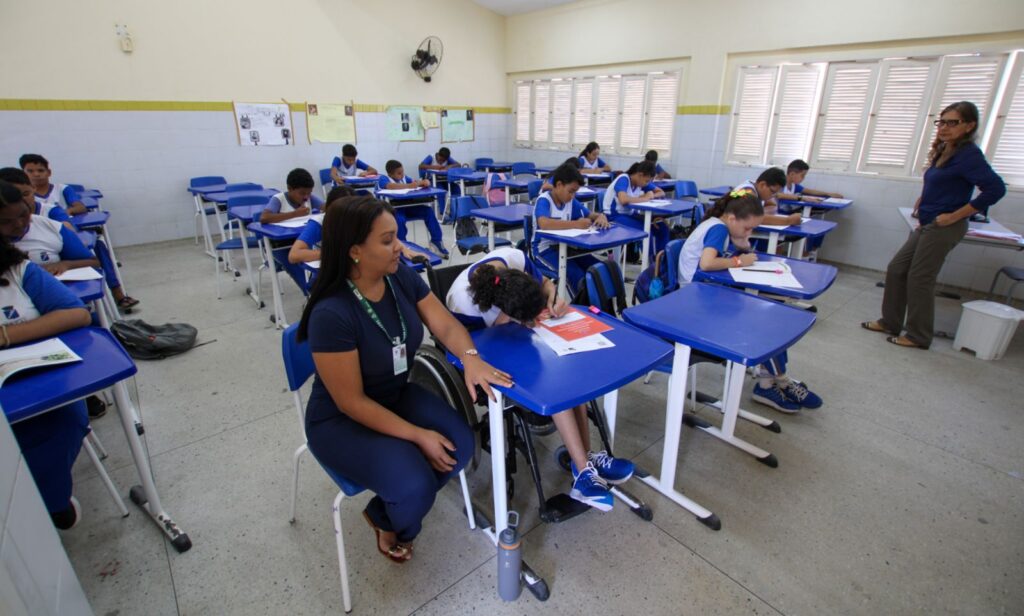 Paulinho veta projeto contra fake news nas escolas de Natal